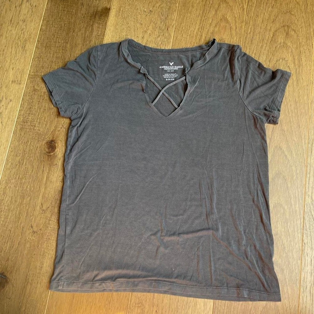 American Eagle Charcoal Gray Strappy Lattice V-Neck Short Sleeve T-Shirt Small